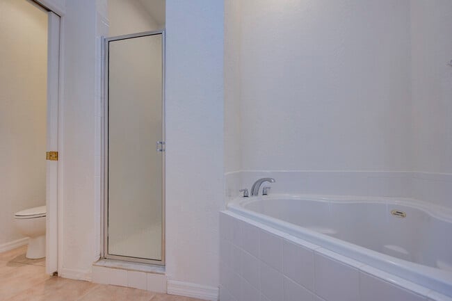 Building Photo - 1800 Bayshore Way