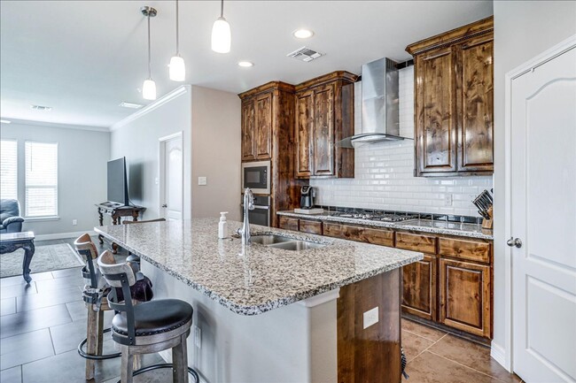 Building Photo - 7617 Diamond Dr.