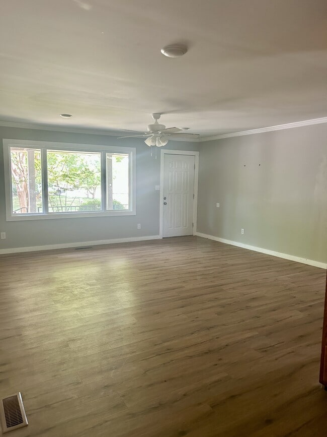 Building Photo - 810 Harding Ave