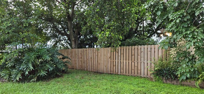 Building Photo - 502 N 70th Way