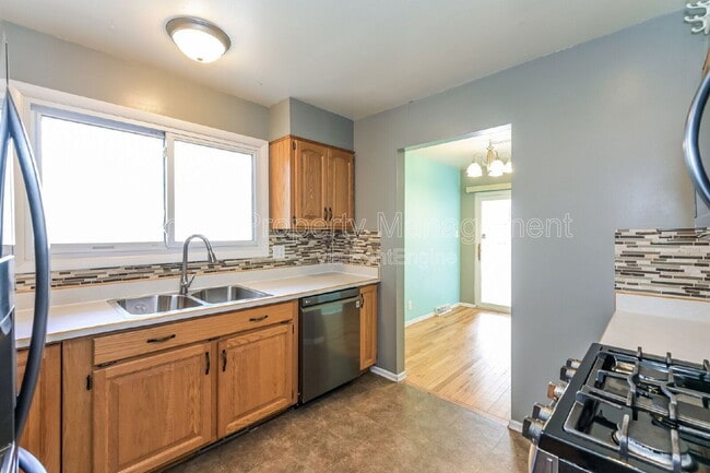 Building Photo - 2871 S Golden Way