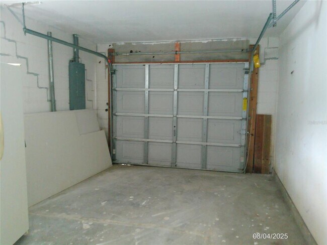 Building Photo - 6131 Doe Cir E