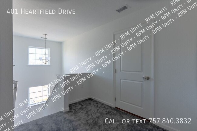 Building Photo - 401 Heartfield Dr