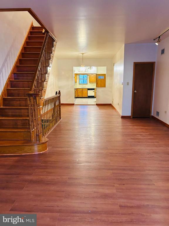 Building Photo - 1507 W Shunk St