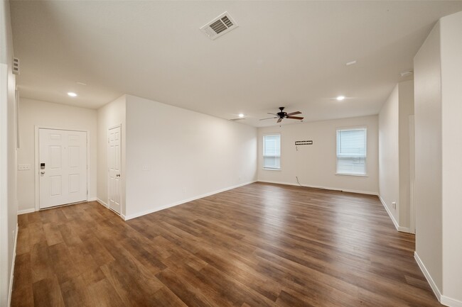 Building Photo - 14551 Maple Field Dr