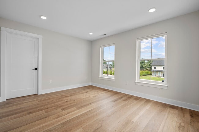 Building Photo - 9 June Dr