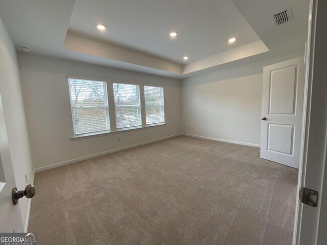 Building Photo - 5716 Plaza Dr SE