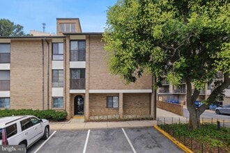 Building Photo - 114 Monroe St