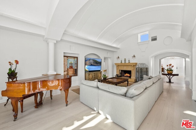 Building Photo - 23318 Park Colombo