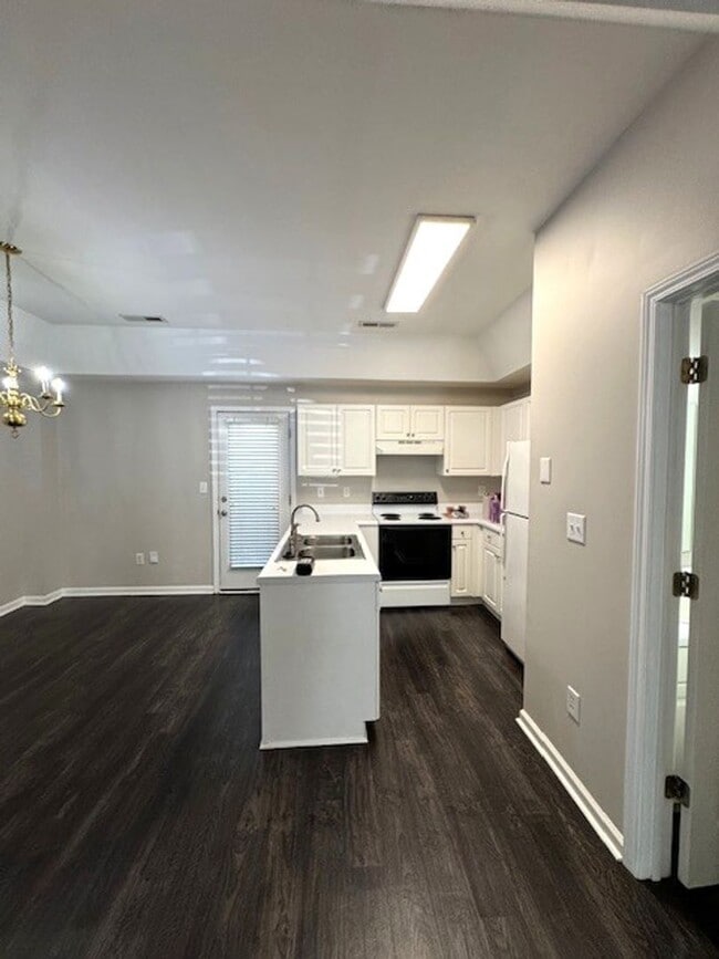 Building Photo - Close to Downtown Greer - this is a Fantastic 2 Bedroom, 2.5 Bathroom end unit condo that offers ...