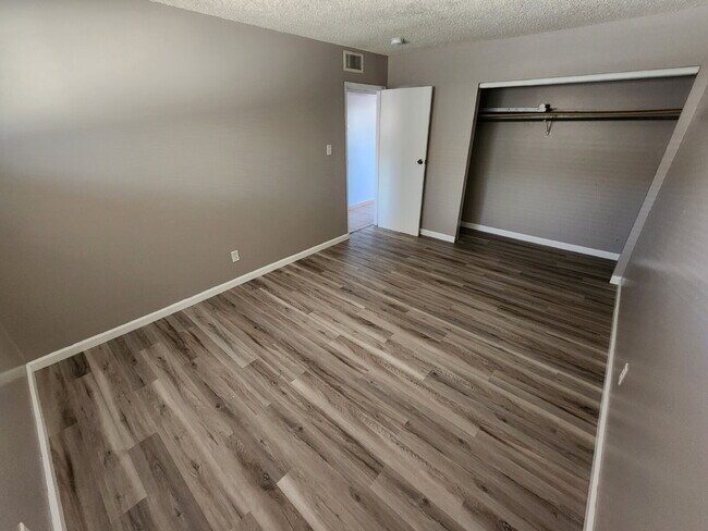 Building Photo - 2527 N Crawford St