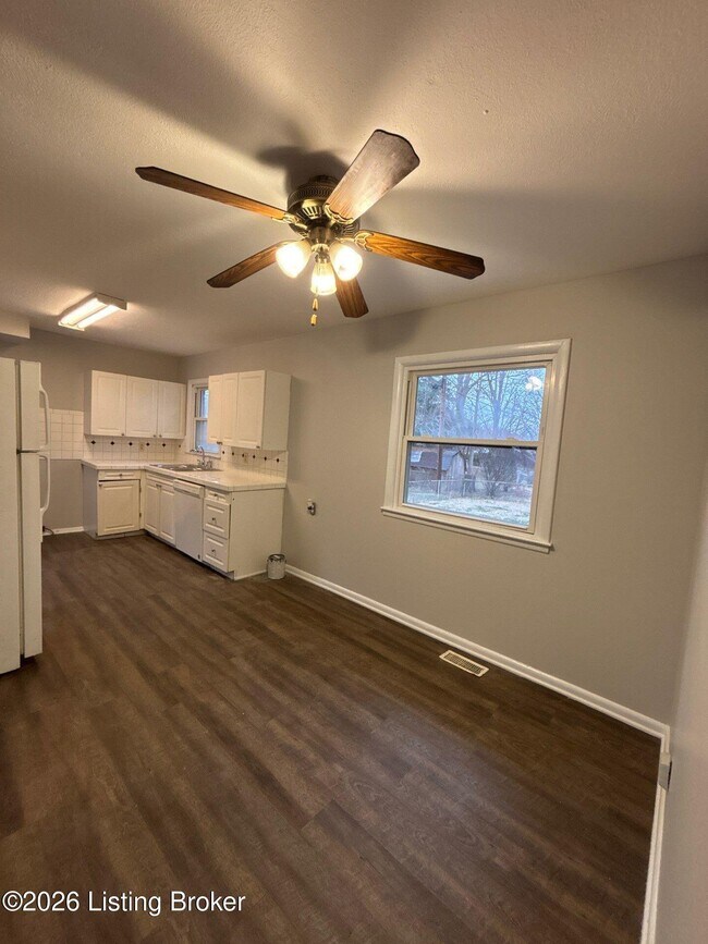 Building Photo - 3823 Manner Dale Dr