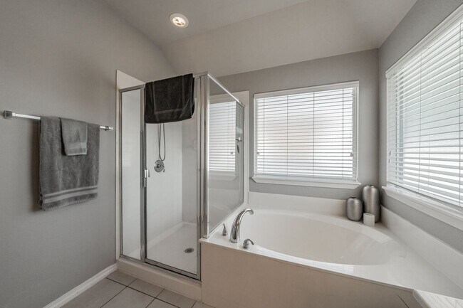 Building Photo - The Best in Texas: 3Bed/2Bath w/Spacious Ensuite
