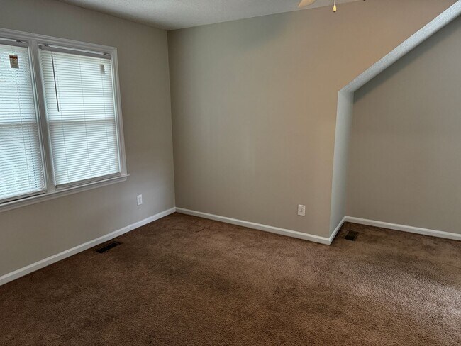 Building Photo - 4 Bedroom 2.5 Bath Home