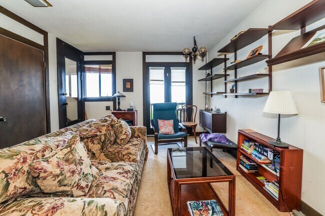 Building Photo - Furnished Lower Unit In Berkeley!