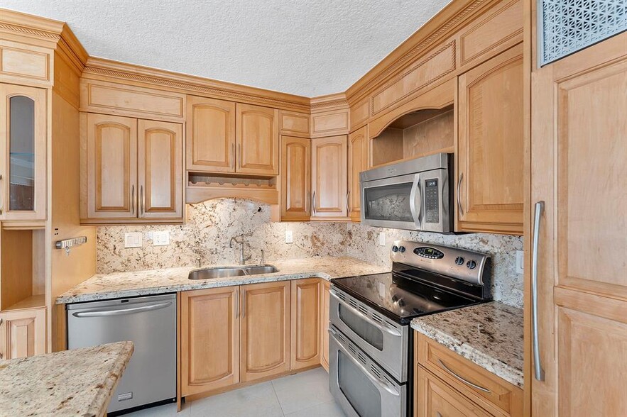 Building Photo - 1839 Middle River Dr
