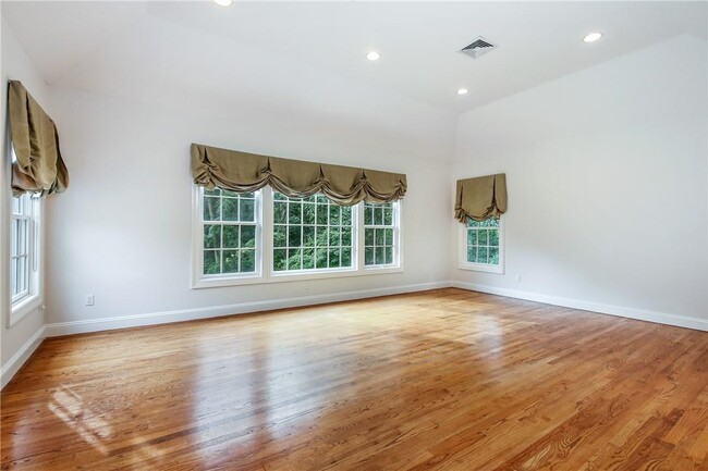 Building Photo - 34 Saxon Wood Rd