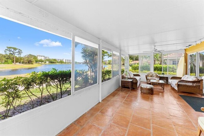 Building Photo - 3015 N Palm Aire Dr