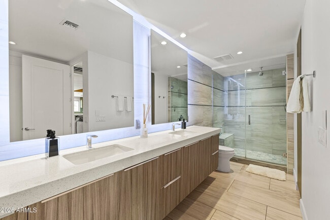 Building Photo - 6834 N 72nd Pl