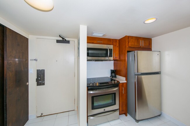 Building Photo - ILIKAI 1430 -Prime Living in Waikiki -