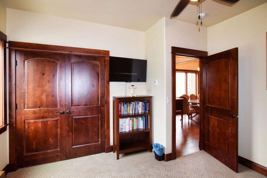 Building Photo - 313 Majestic Cir