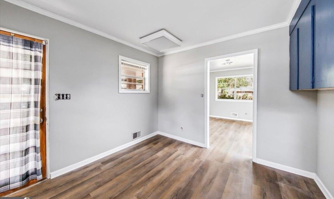 Building Photo - 2363 Robin Hood Rd