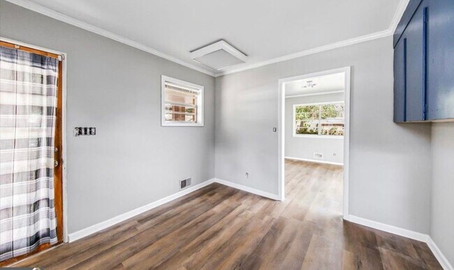 Building Photo - 2363 Robin Hood Rd