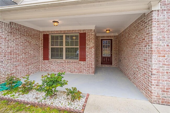 Building Photo - 5660 Crest Hill Dr NE