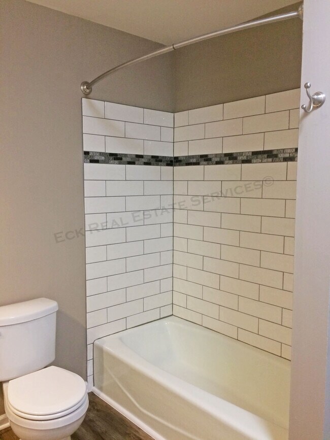 Building Photo - 336 Woodlawn Dr