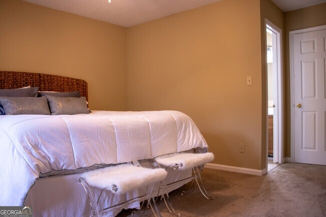 Building Photo - 170 Northview Dr