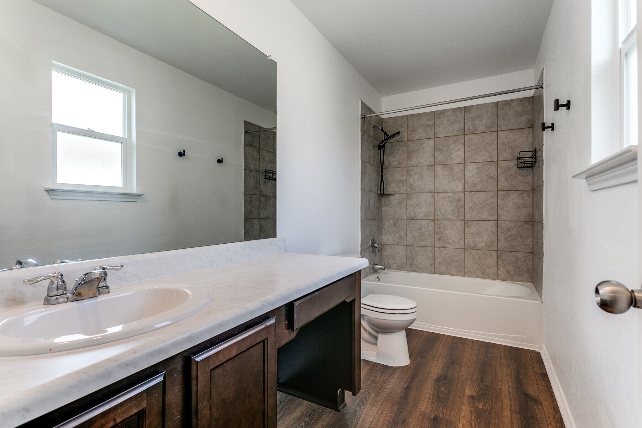 Master Bathroom - 5518 Salado Fls