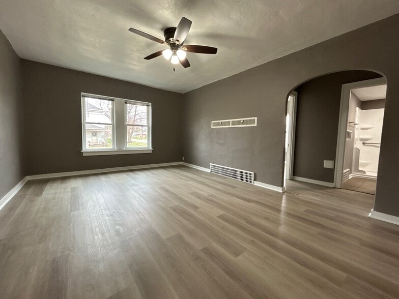 Building Photo - 723 Ella St Beatrice, NE