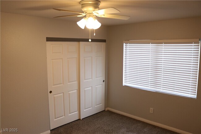 Building Photo - 3733 Deer Flats St