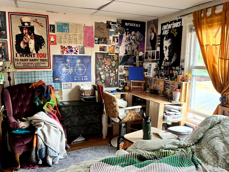 Building Photo - 227 S 4th St