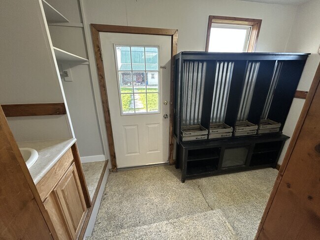 Building Photo - 6640 E Carson City Rd