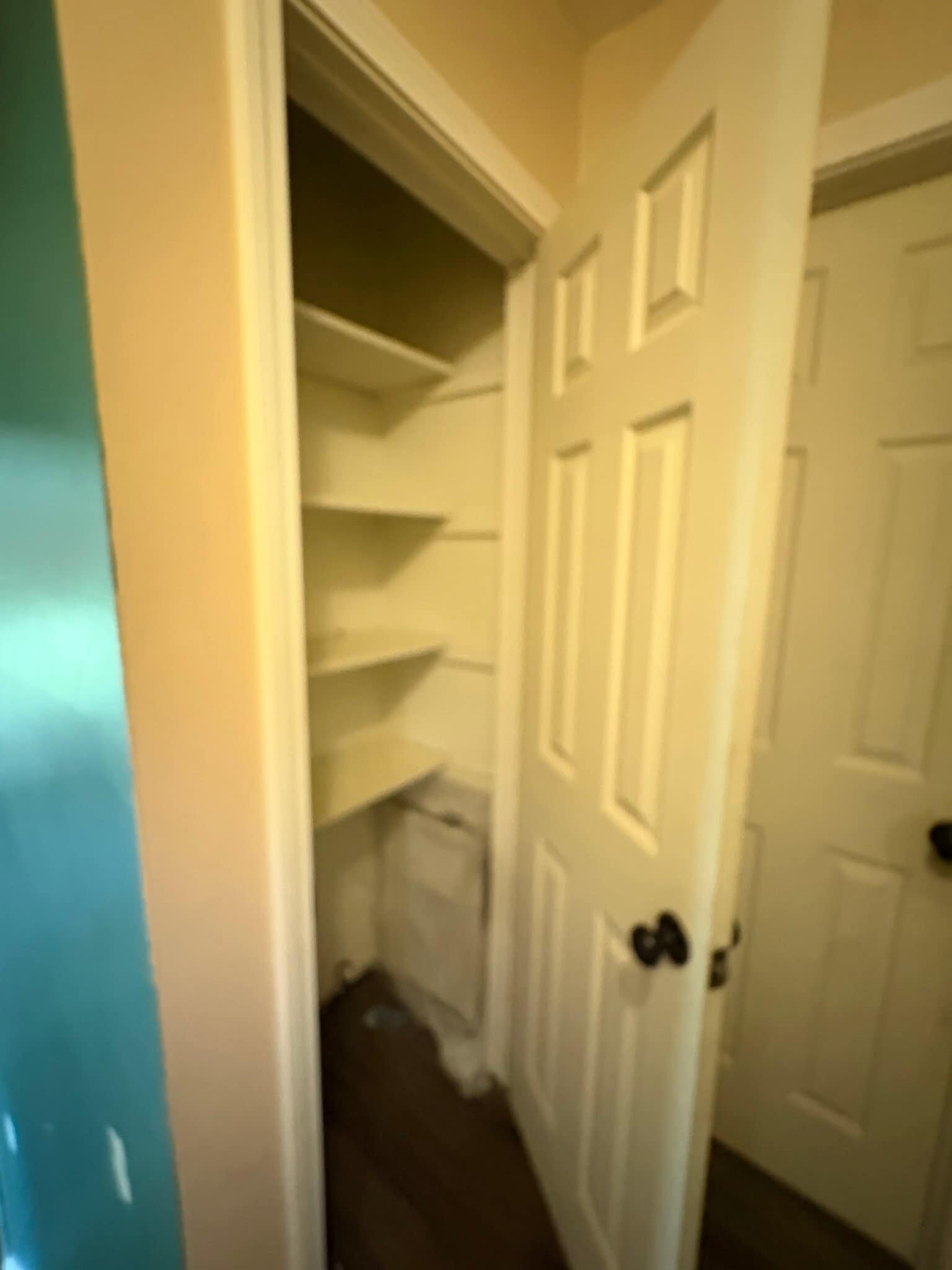 Building Photo - 4564 Dundee Ave