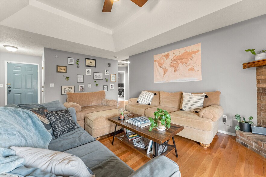 Living room - 3668 W El Castile St