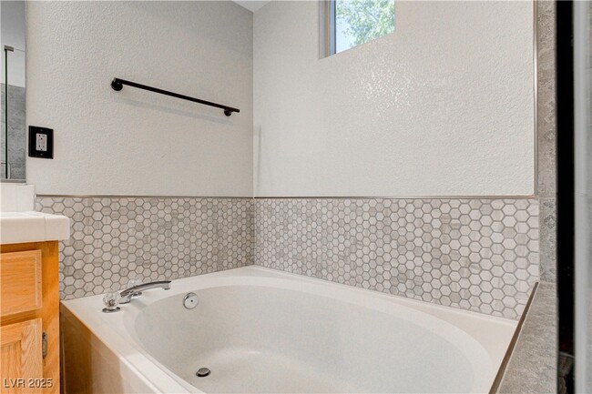 Building Photo - 8621 Sierra Cima Ln