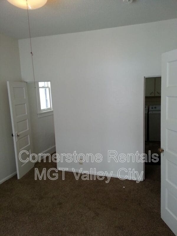 Building Photo - 309 College St SE