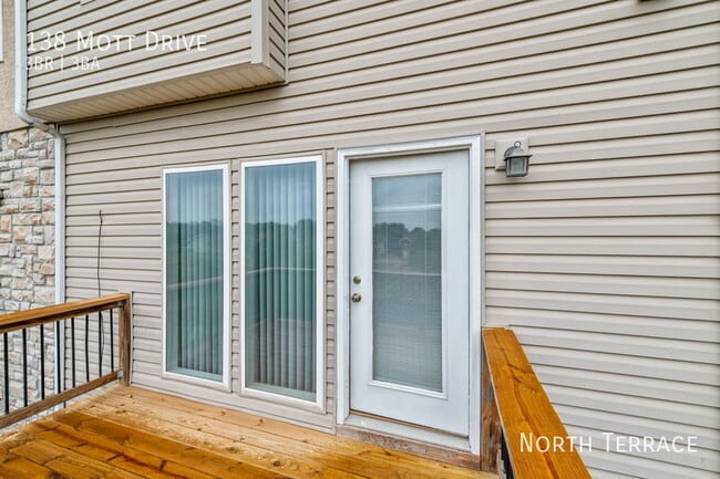 Building Photo - 138 Mott Dr