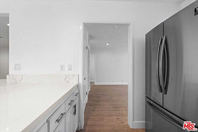 Building Photo - 2809 S Canfield Ave