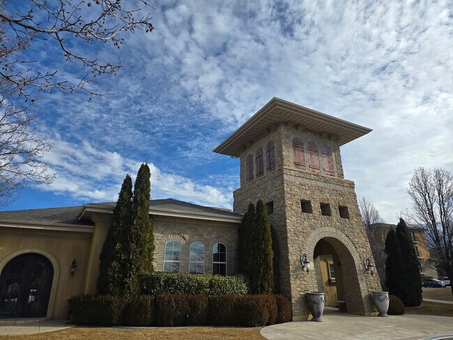 Building Photo - Beautiful 3 Bedroom 2 Bath Torino Village Condo in North Orem