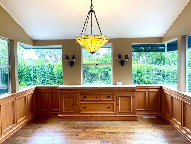 Building Photo - Beautiful 3 Bedroom Mission Canyon Home wi...