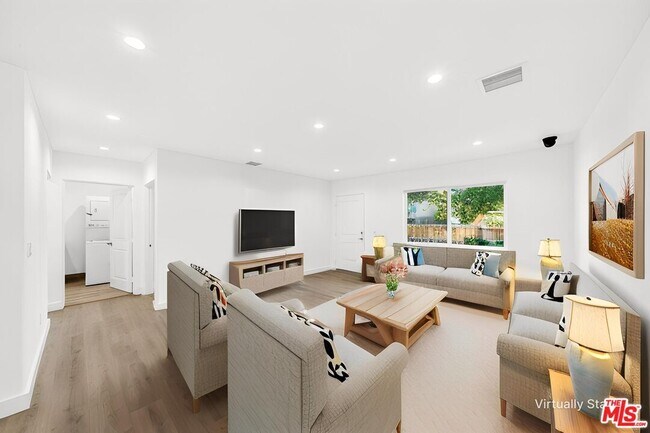 Building Photo - 17623 Burbank Blvd