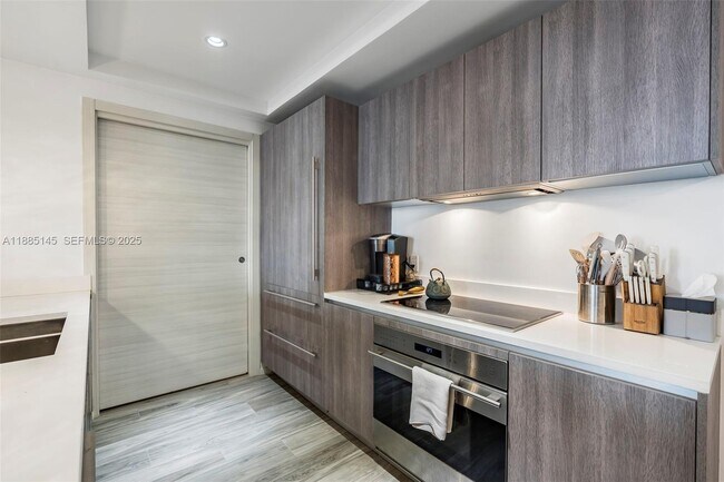 Building Photo - 801 S Miami Ave