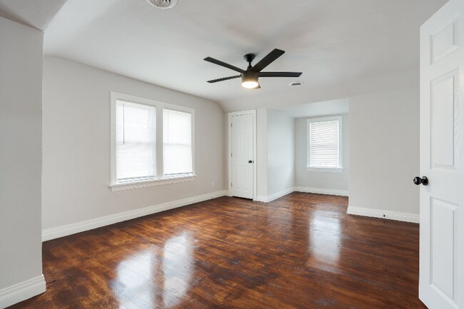 Building Photo - 1109 SW 26th St