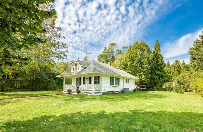 Building Photo - 15 Maidstone Ave