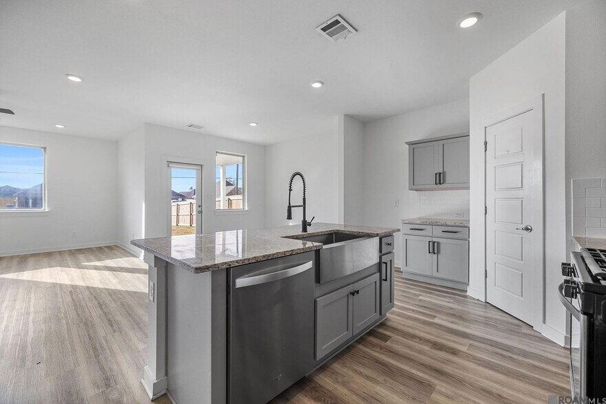 Building Photo - 12856 Silverbell Ave