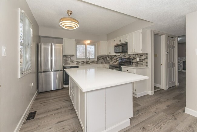 Building Photo - 2285 Hill House Rd