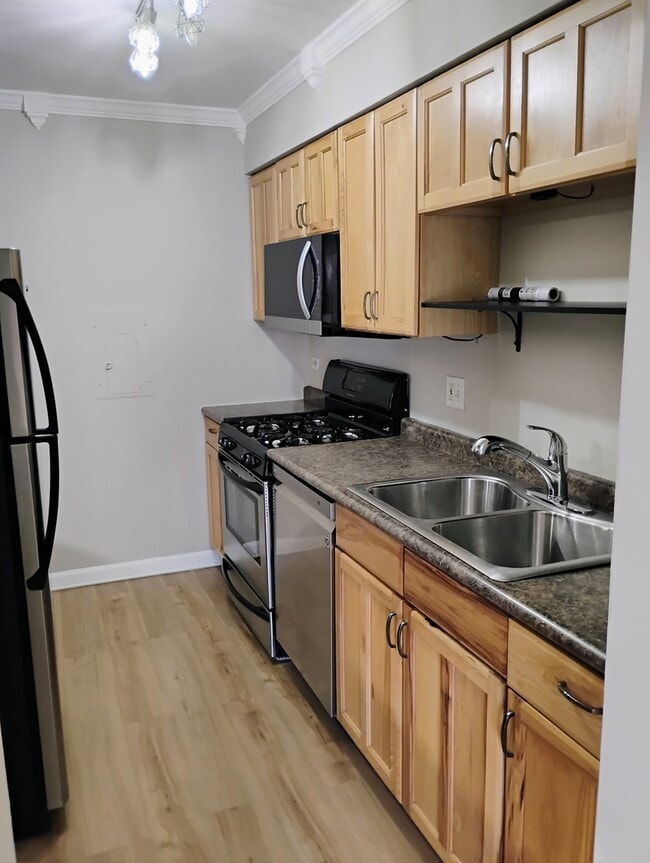 Building Photo - 910 W Alleghany Dr